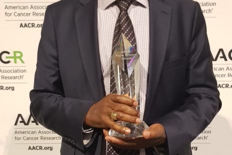 Dr. Charles Waihenya with the AACR Team Science Award