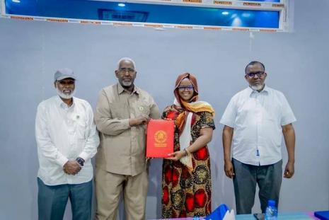 Left to Right: Dean Postgraduate Studies and Research,  Prof. Mohamed Ali Fuje, Rector,  Prof. Muhamed Muhamud Hassan Biday, University of Nairobi Lecturer Hellen Muringi, Dean , Faculty of Medicine and Surgery.  Prof. Tahlil Abdi Farah